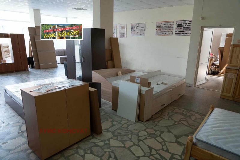 Издаје се  Схоп Монтана , Широк центар , 300 м2 | 52394857 - слика [10]