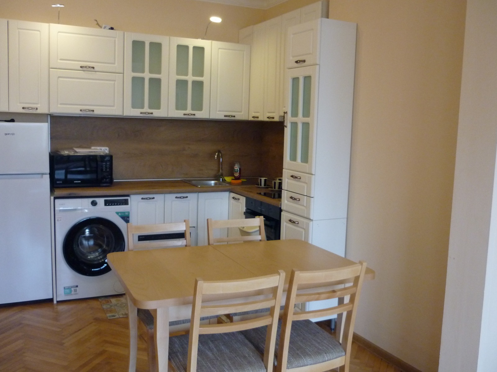 Дава под наем 3-СТАЕН, гр. София, Център