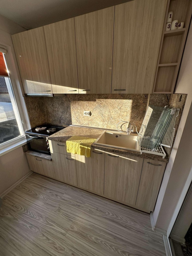 Дава под наем ЕТАЖ ОТ КЪЩА, гр. Варна, Цветен квартал, снимка 3 - Етаж от къща - 52988066