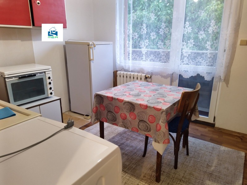 Дава под нем  1-стаен, град Плевен, Идеален център •  230 € • ID 43299336 — holmes.bg - [1] 