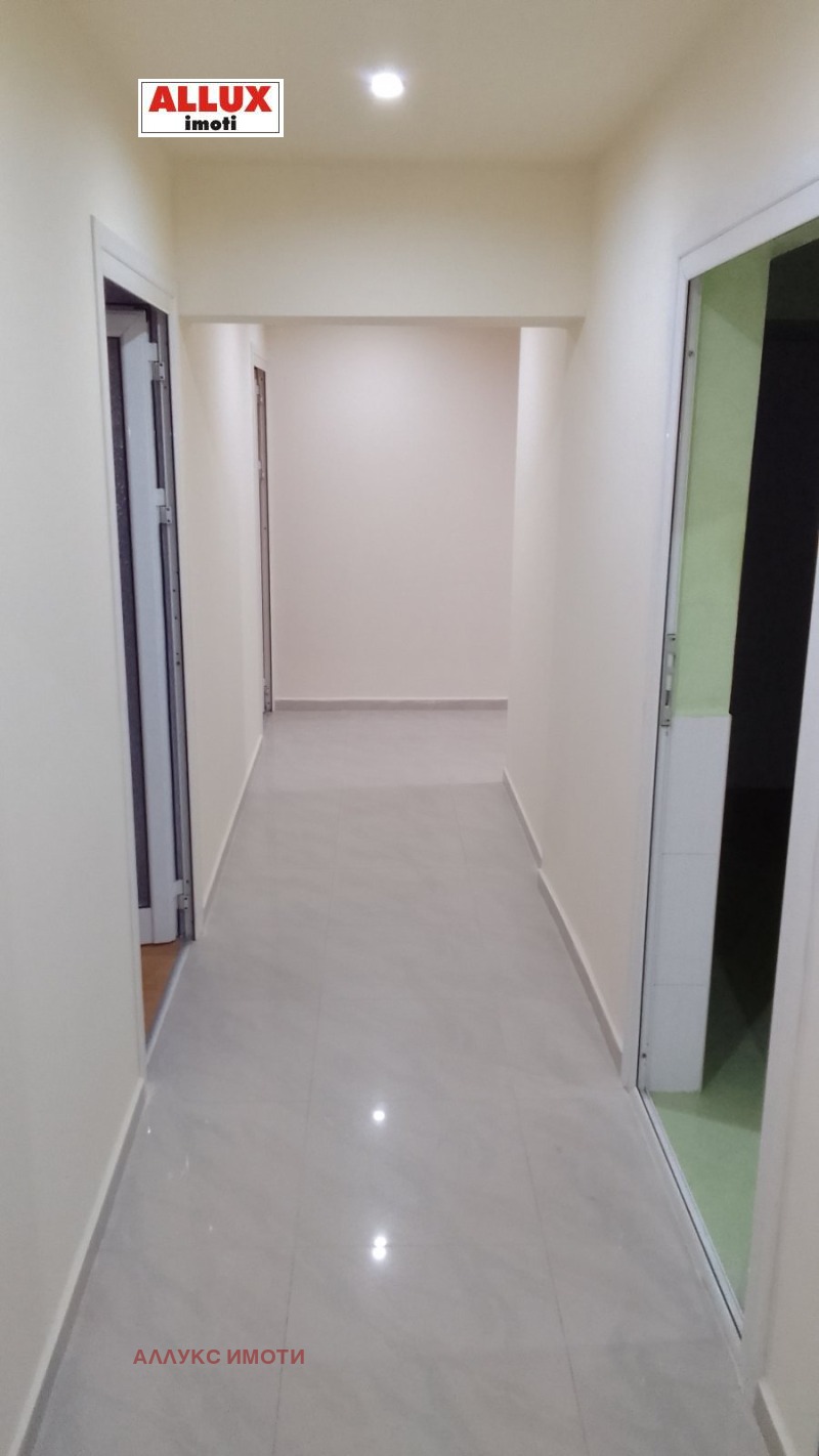 Издаје се  2 спаваће собе Русе , Центар , 100 м2 | 49583007 - слика [15]