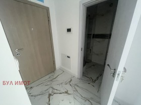 1 quarto Vazrajdane 1, Varna 2