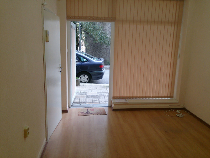 Дава под наем МАГАЗИН, гр. Русе, Център, снимка 3 - Магазини - 52784752