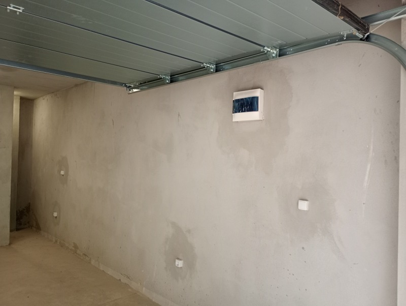 Дава под наем ГАРАЖ, ПАРКОМЯСТО, гр. Плевен, 9-ти квартал, снимка 2 - Гаражи и паркоместа - 52836515