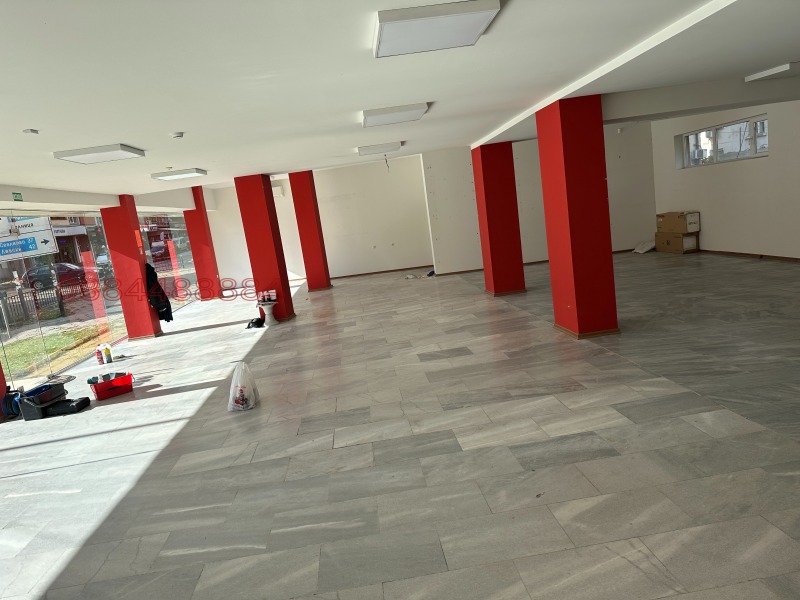 Дава под наем МАГАЗИН, гр. Ловеч, Център, снимка 5 - Магазини - 52500942