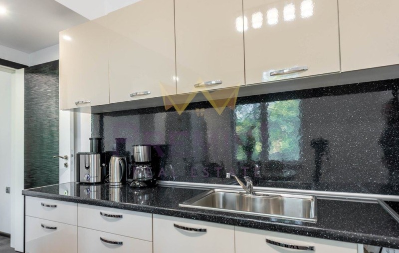 K pronájmu  2 ložnice Varna , Centar , 110 m2 | 41900723 - obraz [4]