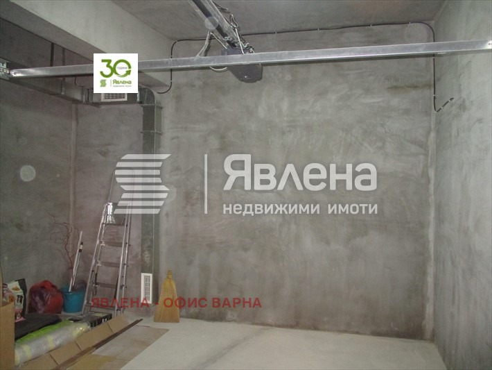 Дава под наем ГАРАЖ, ПАРКОМЯСТО, гр. Варна, Център, снимка 3 - Гаражи и паркоместа - 53626096