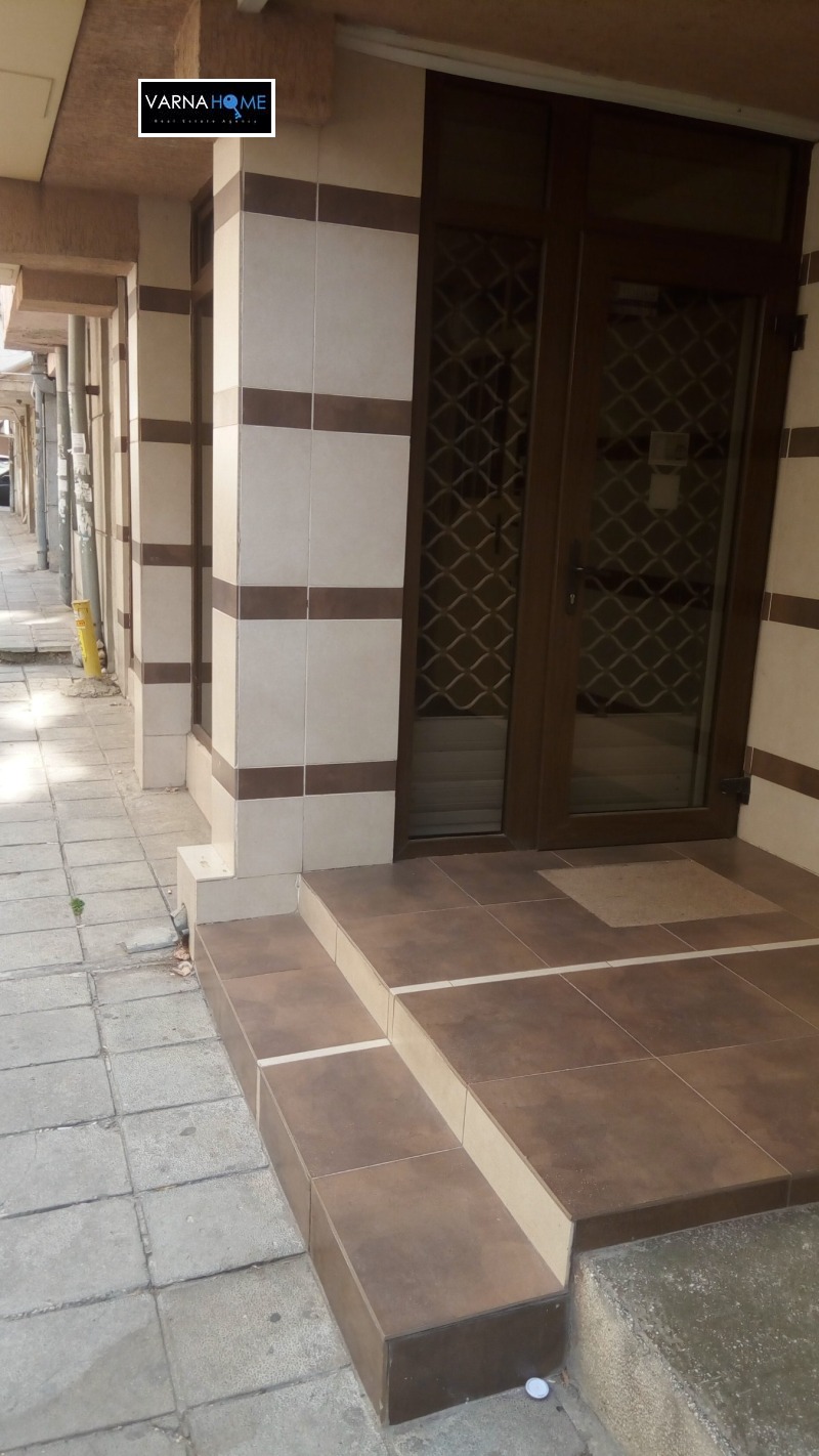 Дава под Наем СПА/СОЛАРНО СТУДИО в град Варна, Спортна зала - 330 кв.м / 1 250 € » 2 444.79 лв., ВАРНА ХОУМ
