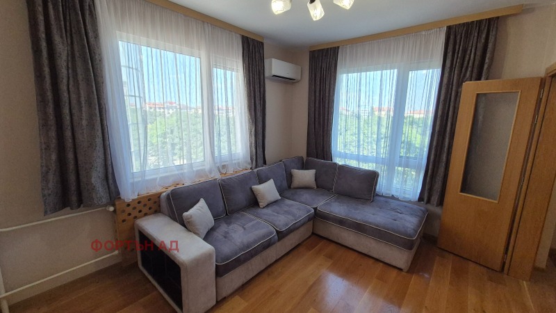 Издаје се  1 спаваћа соба Софија , Центар , 74 м2 | 63888804