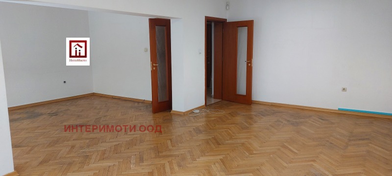 Kiadó  3 hálószobás Sofia , Doktorski pametnik , 152 négyzetméter | 80851934
