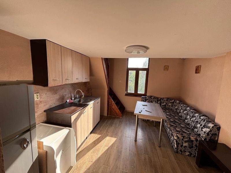 Kiadó  Stúdió Sofia , Bankja , 40 négyzetméter | 95595183