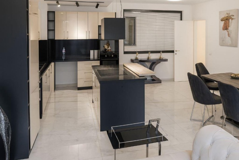 Дава под наем 3-СТАЕН, гр. Варна, Свети Никола, снимка 2 - Апартаменти - 52548751