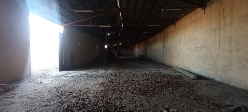 Дава под Наем СКЛАД в град Ловеч, Промишлена зона - Север - 680 кв.м / 680 € » 1 329.96 лв., КРЕДИЛИНК ЕООД
