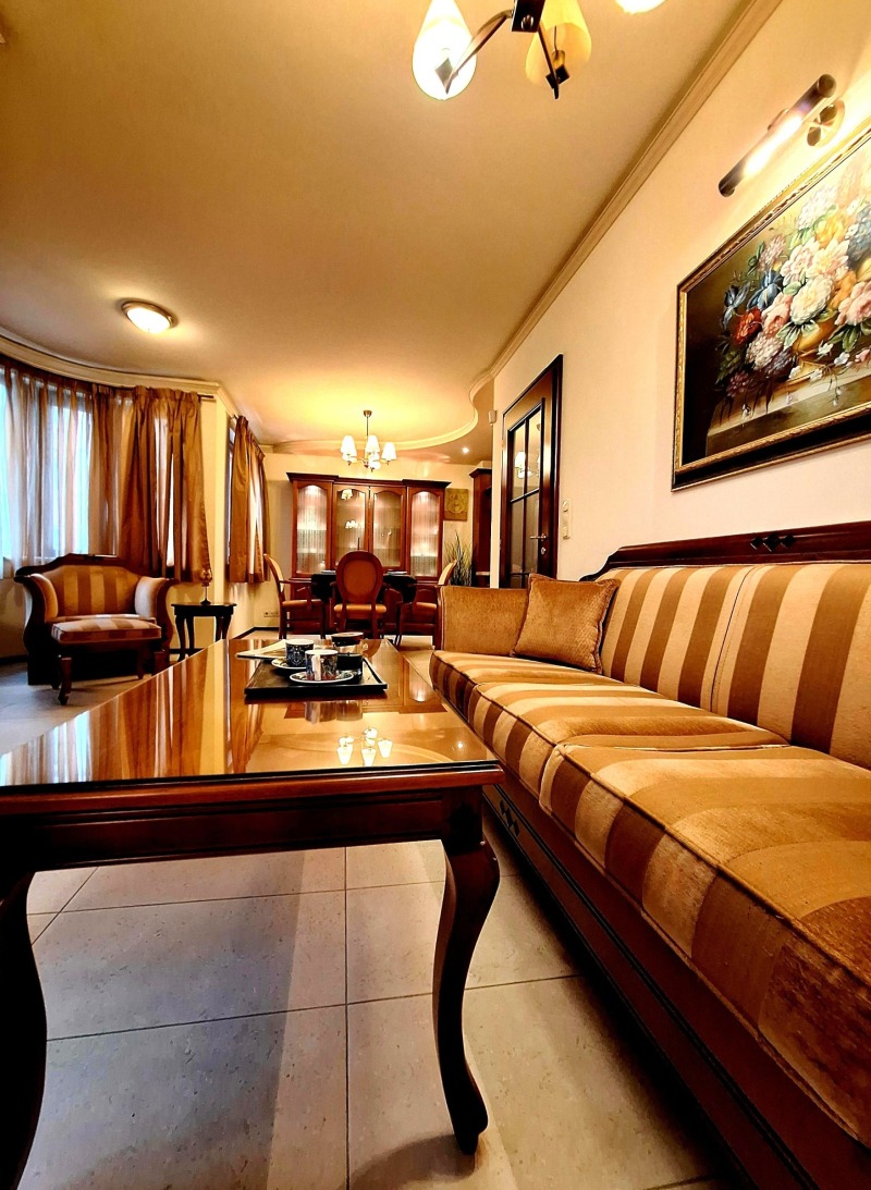 Дава под нем  3-стаен, град София, Лозенец •  750 EUR • ID 71126551 — holmes.bg - [1] 