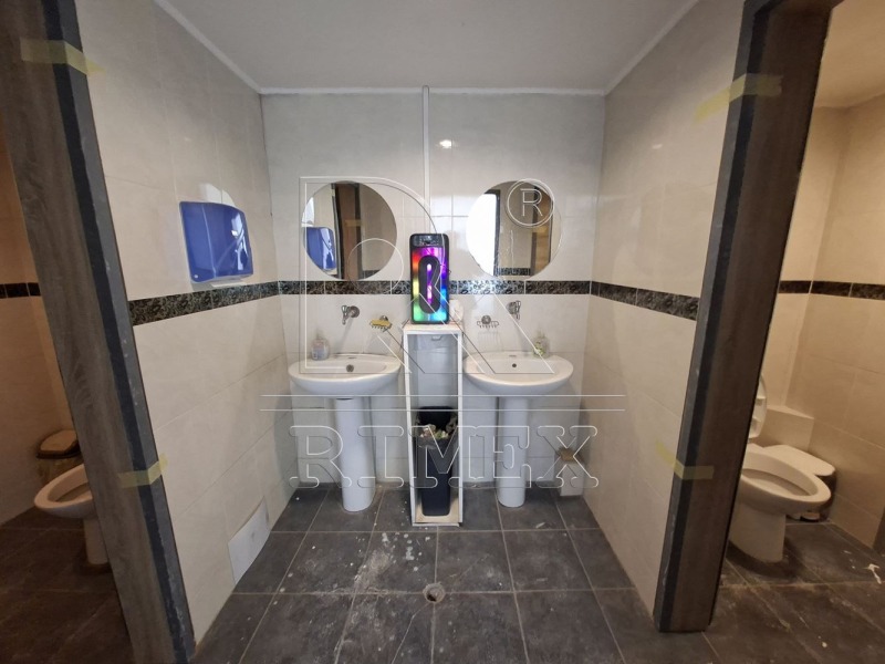 Дава под наем МАГАЗИН, гр. Пловдив, Рогошко шосе, снимка 14 - Магазини - 53139165