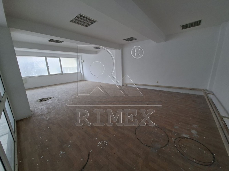 Дава под наем МАГАЗИН, гр. Пловдив, Рогошко шосе, снимка 11 - Магазини - 53139165