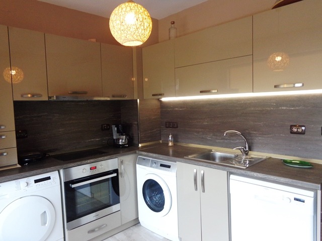 Дава под нем  3-стаен, град Стара Загора, Център •  307 EUR • ID 27498850 — holmes.bg - [1] 