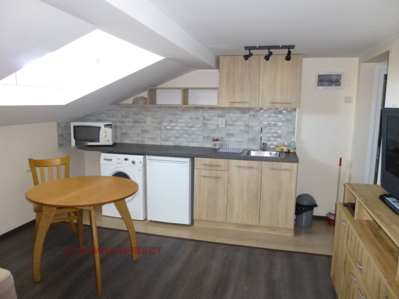 Дава под наем АТЕЛИЕ, ТАВАН, гр. Русе, Център