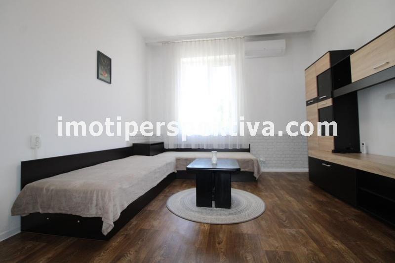 Дава под нем  3-стаен, град Пловдив, Център •  511 EUR • ID 17899591 — holmes.bg - [1] 