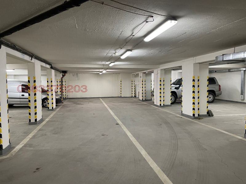 Дава под наем ГАРАЖ, ПАРКОМЯСТО, гр. Банско, област Благоевград, снимка 3 - Гаражи и паркоместа - 52786126