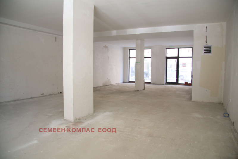 Дава под Наем МАГАЗИН в град Пловдив, Христо Смирненски - 115 кв.м / 1 150 € » 2 249.20 лв., СЕМЕЕН КОМПАС ЕООД