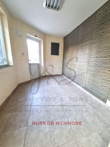 В аренду  Магазин Пловдив , Кючук Париж , 14 кв.м | 33525254