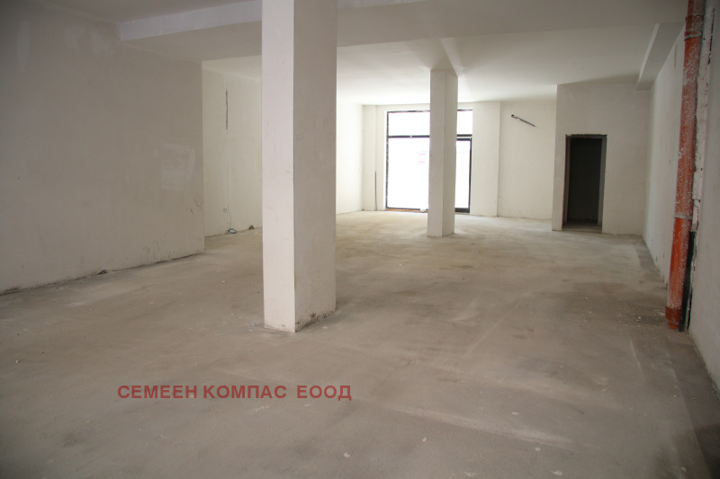 Дава под наем МАГАЗИН, гр. Пловдив, Христо Смирненски, снимка 4 - Магазини - 52709937