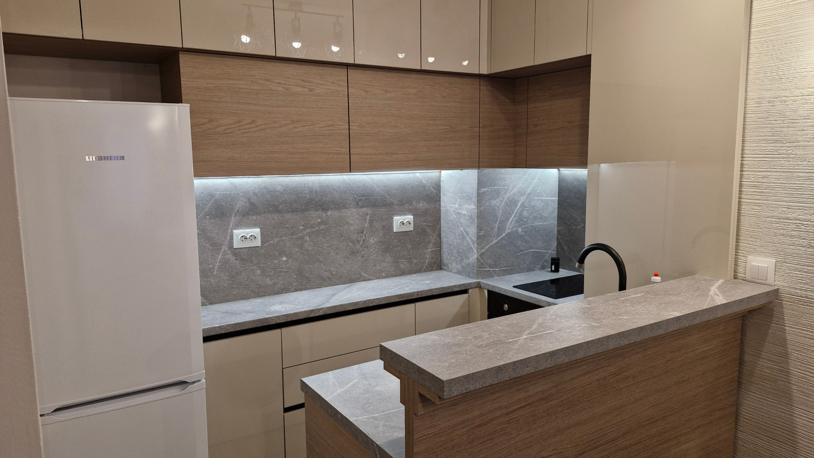 Дава под наем 3-СТАЕН, гр. София, Център, снимка 6 - Апартаменти - 54289000