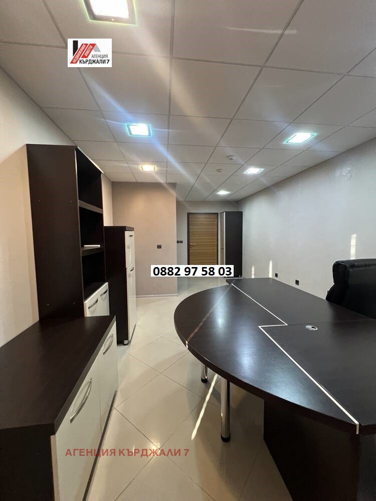Дава под наем  Офис град Кърджали , Център , 30 кв.м | 90471699