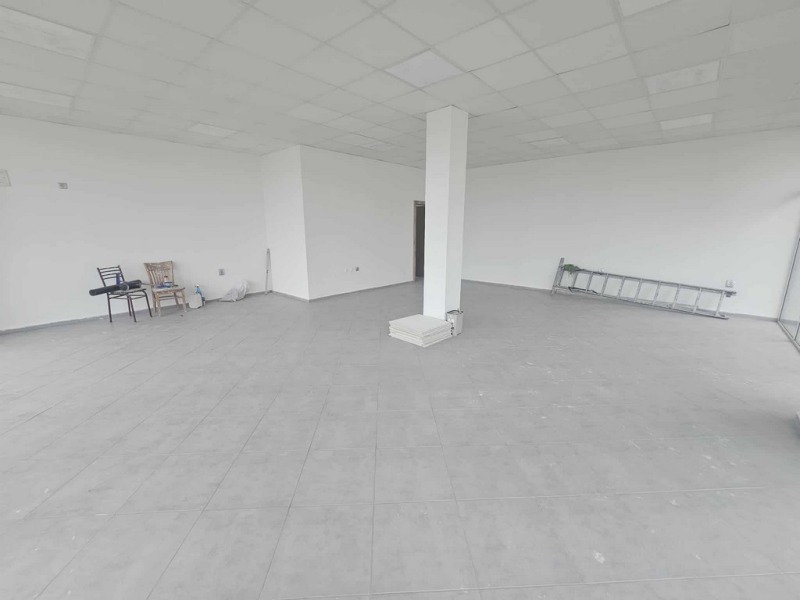 Дава под наем МАГАЗИН, гр. Кърджали, Възрожденци, снимка 2 - Магазини - 52647386