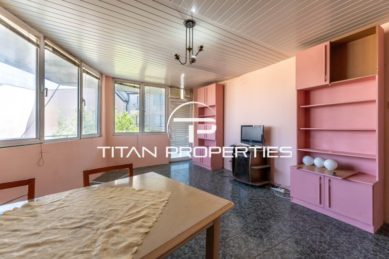 Дава под нем  4-стаен, град Пловдив, Център •  375 EUR • ID 55839041 — holmes.bg - [1] 