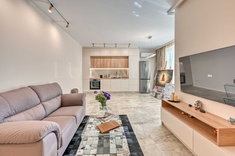 Дава под Наем 2-СТАЕН в град София, Център - 70 кв.м / 1 000 € » 1 955.83 лв., ЛУКСИММО