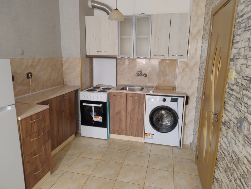 Дава под нем  2-стаен, град София, Люлин 9 •  500 € • ID 32789825 — holmes.bg - [1] 