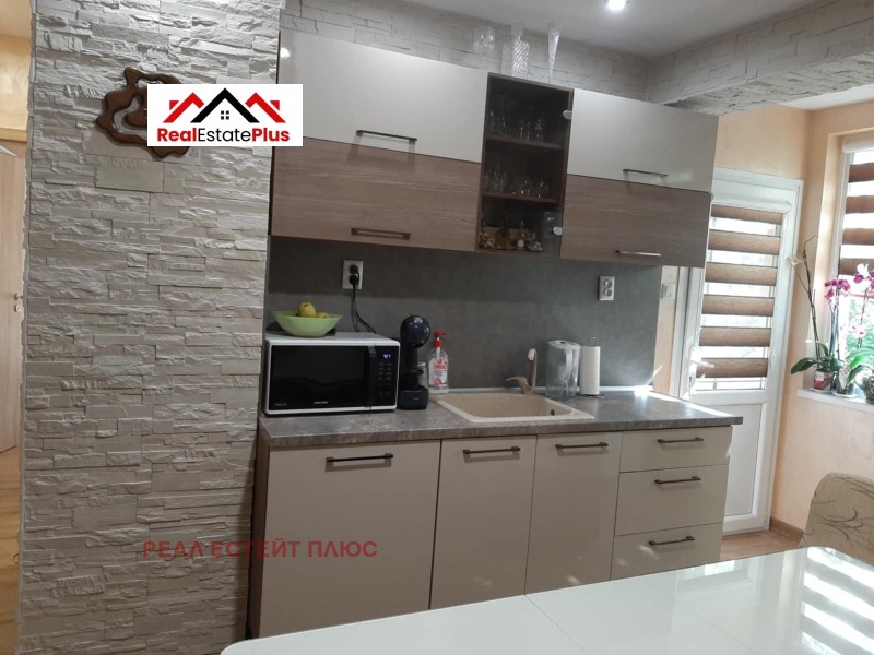 K pronájmu  2 ložnice Pleven , 9-ti kvartal , 87 m2 | 97445352