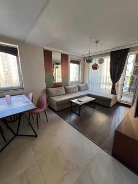 1 quarto Trakiia, Plovdiv