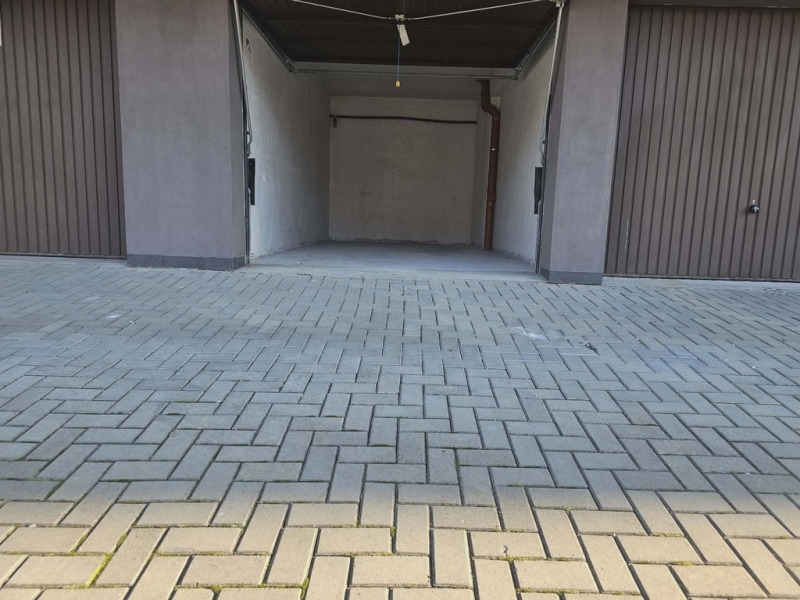 Дава под наем ГАРАЖ, ПАРКОМЯСТО, гр. Кърджали, Възрожденци, снимка 3 - Гаражи и паркоместа - 53184670