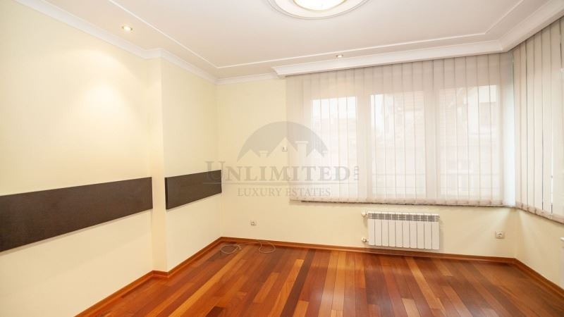 Издаје се  Кућа Софија , Јaворов , 647 м2 | 53203534 - слика [12]