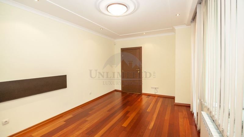 Издаје се  Кућа Софија , Јaворов , 647 м2 | 53203534 - слика [17]