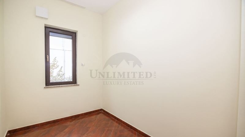Издаје се  Кућа Софија , Јaворов , 647 м2 | 53203534 - слика [9]