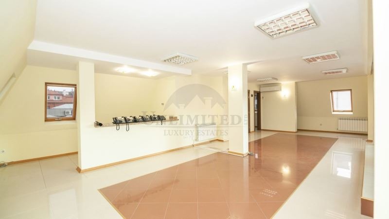 Издаје се  Кућа Софија , Јaворов , 647 м2 | 53203534 - слика [16]
