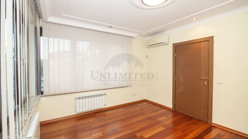 Издаје се  Кућа Софија , Јaворов , 647 м2 | 53203534 - слика [13]
