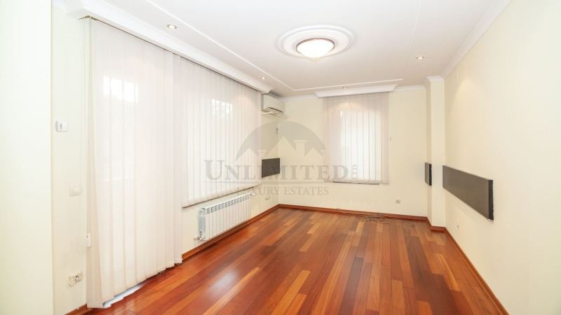 Издаје се  Кућа Софија , Јaворов , 647 м2 | 53203534 - слика [14]