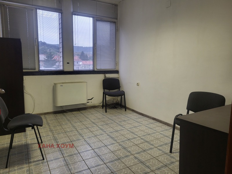 Дава под Наем ОФИС в област Ловеч, гр. Троян - 11 кв.м / 95 € » 185.80 лв., ХАНА ХОУМ