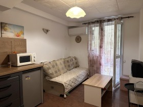 1 sovrum Ljatno kino Trakija, Varna