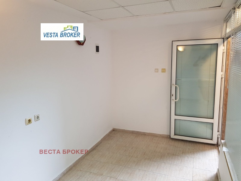 Дава под Наем МАГАЗИН в град Кърджали, Център - 15 кв.м / 102.26 € » 200 лв., ВЕСТА БРОКЕР
