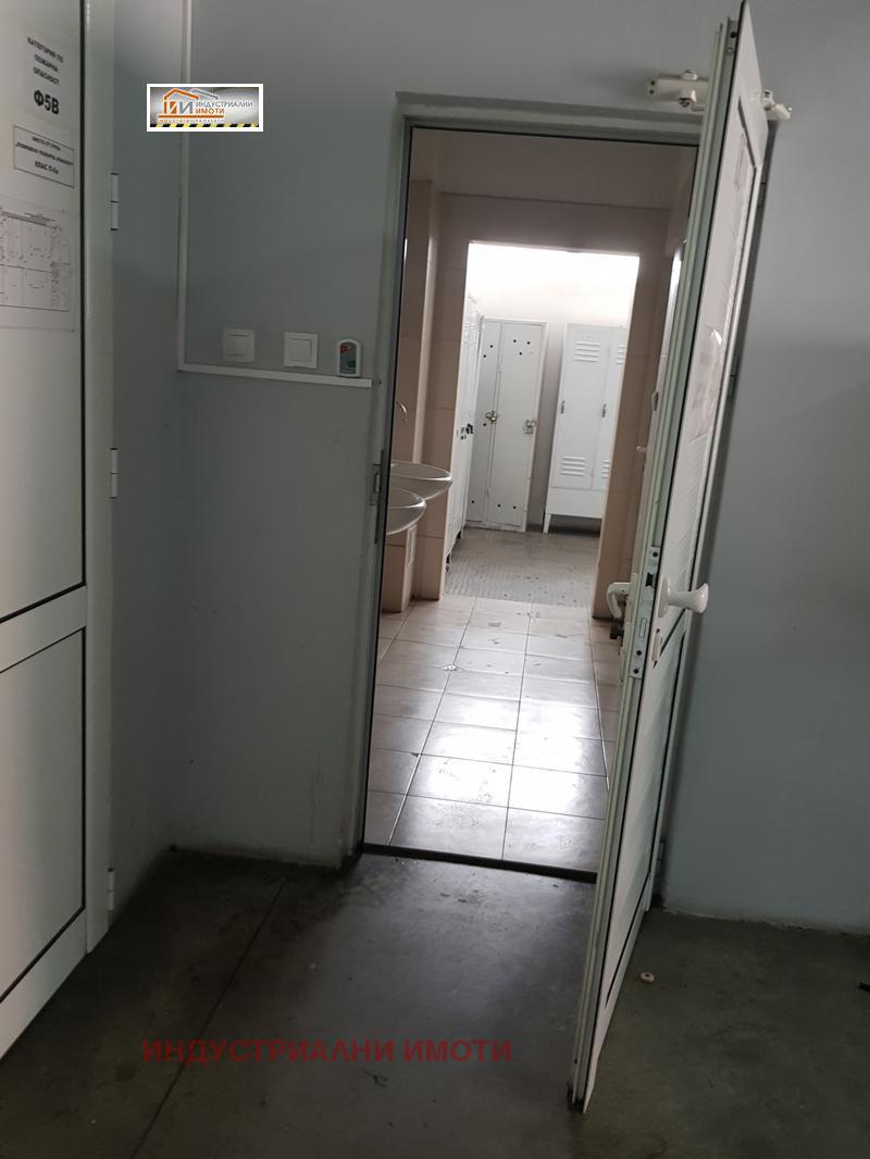 De inchiriat  Cladire industriala Plovdiv , Industrialna zona - Iztoc , 680 mp | 22666615 - imagine [9]