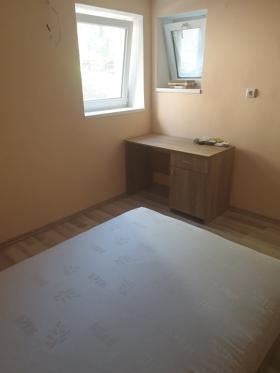 Room Shirok tsentar, Pleven 3