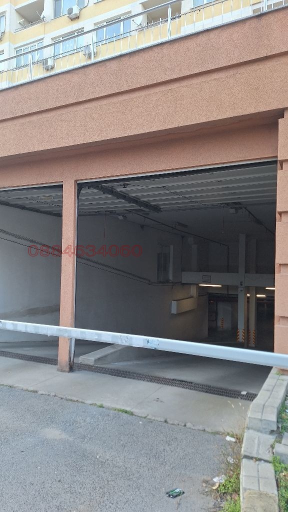 Дава под наем ГАРАЖ, ПАРКОМЯСТО, гр. София, Гоце Делчев, снимка 2 - Гаражи и паркоместа - 53185307