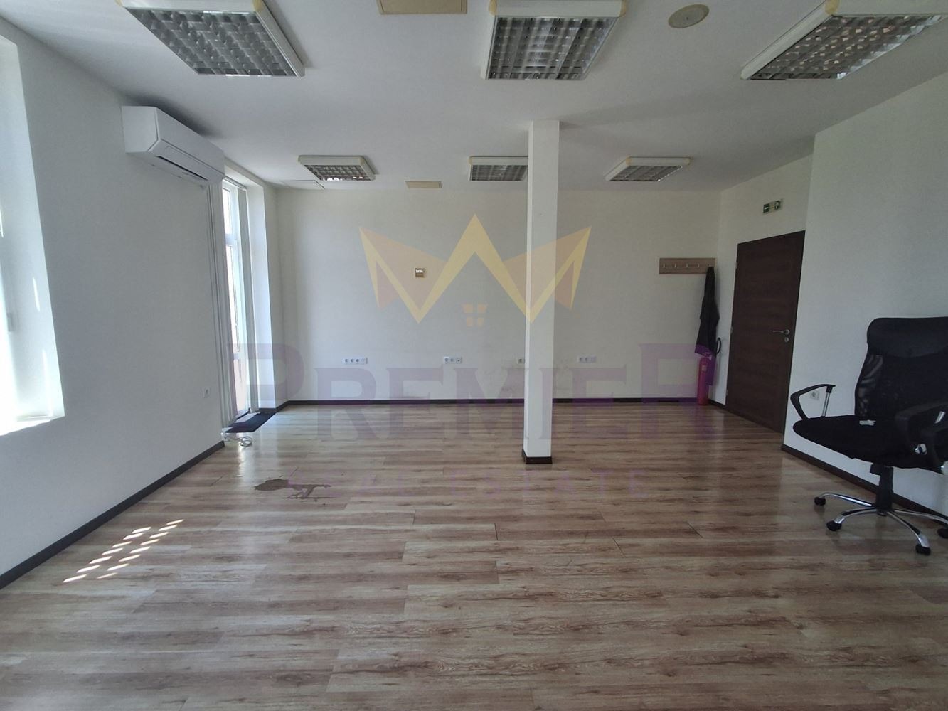 Дава под наем ОФИС, гр. Варна, Център, снимка 2 - Офиси - 55308321