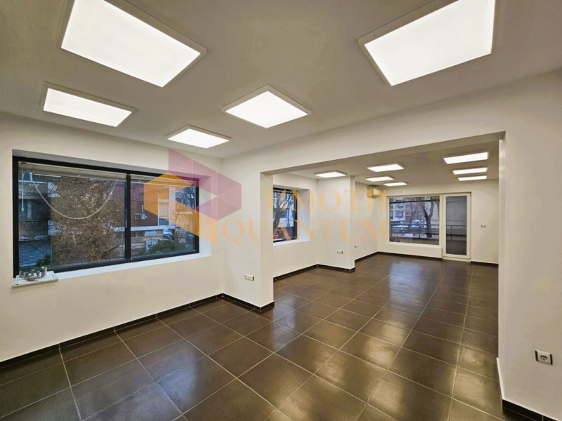 Дава под Наем ОФИС в град Варна, Център - 128 кв.м / 1 100 € » 2 151.41 лв., ИМОТИ КУАНТУМ